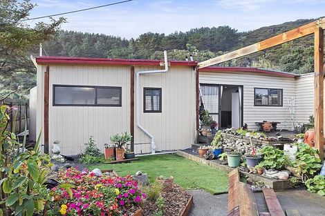 Photo of property in 190 Maunsell Road, Port Waikato, Tuakau, 2695