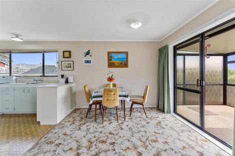 Photo of property in 2/79 Hutchinson Avenue, New Lynn, Auckland, 0600