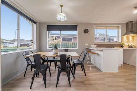 Photo of property in 77 Pasadena Crescent, Totara Park, Upper Hutt, 5018