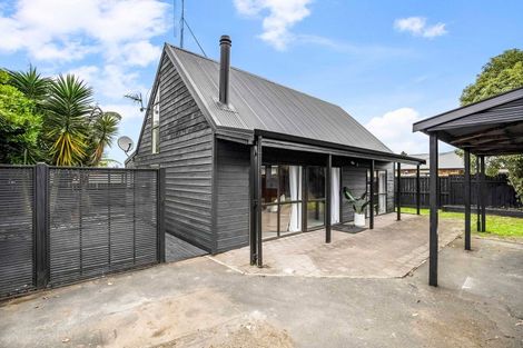 Photo of property in 37 Collins Road, Melville, Hamilton, 3206