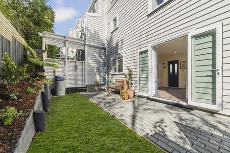 Photo of property in 25 Omar Street, Khandallah, Wellington, 6035