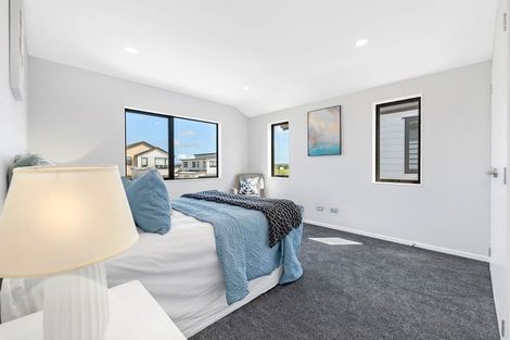 Photo of property in 22 Korowhiti Road, Clarks Beach, 2122