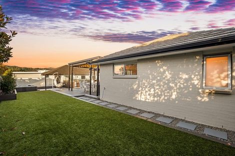 Photo of property in 16 Aporo Drive, Kumeu, 0810