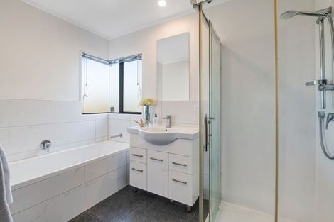 Photo of property in 2/8 Antrim Grove, Bayview, Auckland, 0629