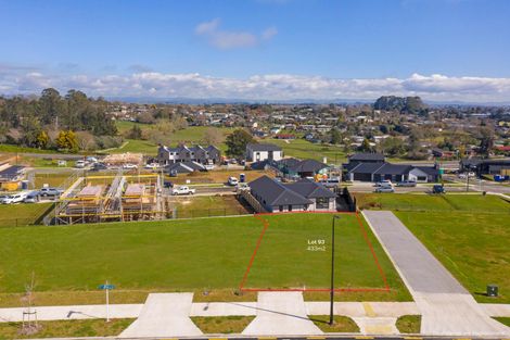 Photo of property in 30 Taahunui Rise, Peacocke, 3206