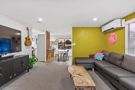 Photo of property in 239 Waitemata Drive, Ranui, Auckland, 0612