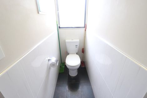 Photo of property in 2/99 Ocean View Road, Hillcrest, Auckland, 0627