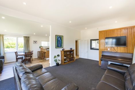 Photo of property in 7 Perrin Place, Kelvin Grove, Palmerston North, 4414