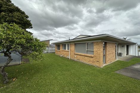 Photo of property in 2/78 Prince Regent Drive, Half Moon Bay, Auckland, 2012