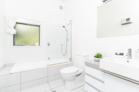 Photo of property in 10 Saddleback Grove, Karori, Wellington, 6012