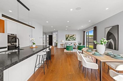 Photo of property in 18 Madden Avenue, Kumeu, 0810