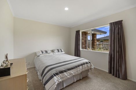 Photo of property in 17d Kinross Drive, Merrilands, New Plymouth, 4312