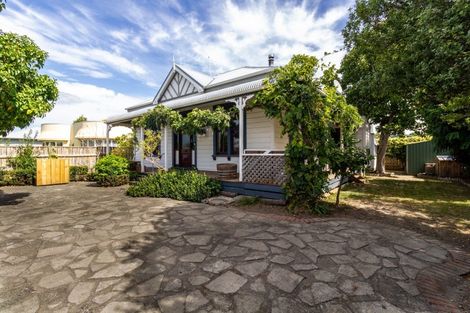 Photo of property in 205 Grove Road, Mayfair, Hastings, 4122
