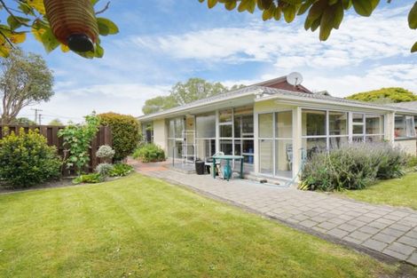 Photo of property in 23 Crofton Road, Harewood, Christchurch, 8051