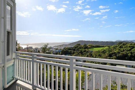 Photo of property in 27 Mortimer Terrace, Aro Valley, Wellington, 6021