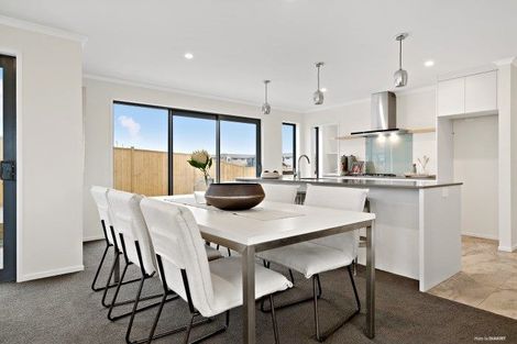 Photo of property in 76 Hayfield Way, Karaka, Papakura, 2113