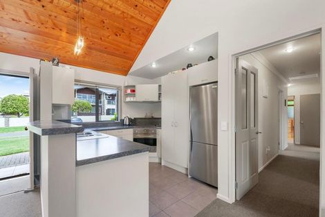 Photo of property in 2/1 The Moorings, Two Mile Bay, Taupo, 3330
