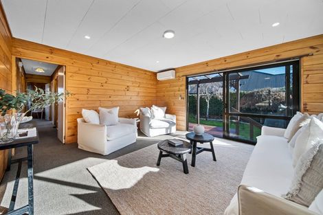 Photo of property in 2/74 Aorangi Road, Bryndwr, Christchurch, 8053