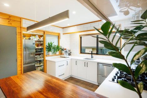 Photo of property in 23 Abby Road, Fitzherbert, Palmerston North, 4410