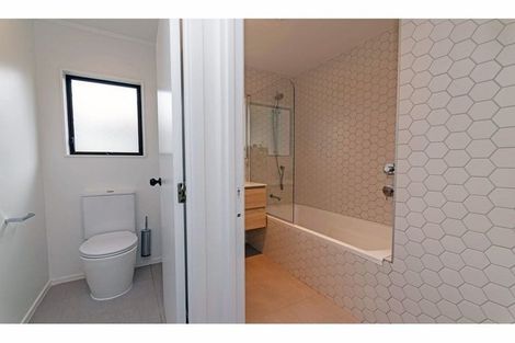 Photo of property in 1/111 Lincoln Park Avenue, Massey, Auckland, 0614