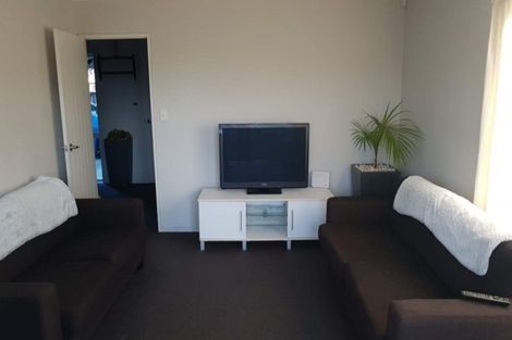 Photo of property in 16 Pono Place, Waiuku, 2123