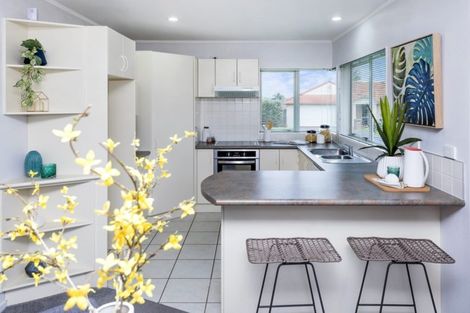 Photo of property in 3 Millisle Place, East Tamaki Heights, Auckland, 2016