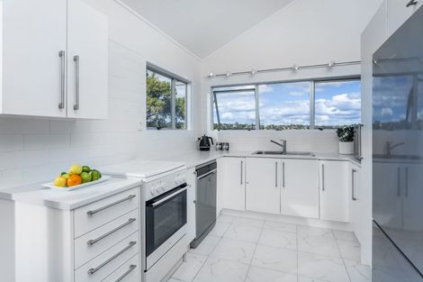 Photo of property in 40 Tree View Avenue, Glenfield, Auckland, 0629