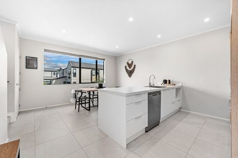 Photo of property in 3/2 Rangitamiro Place, Hobsonville, Auckland, 0616