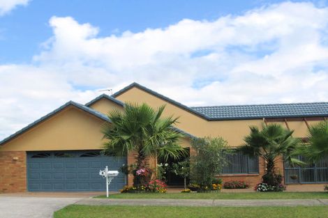 Photo of property in 3 Margaret Henry Crescent, Oteha, Auckland, 0632