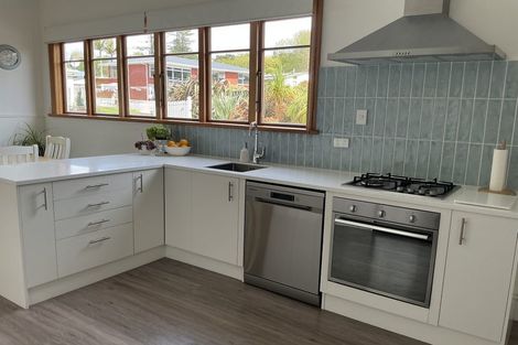 Photo of property in 4 Handley Place, Glen Avon, New Plymouth, 4312