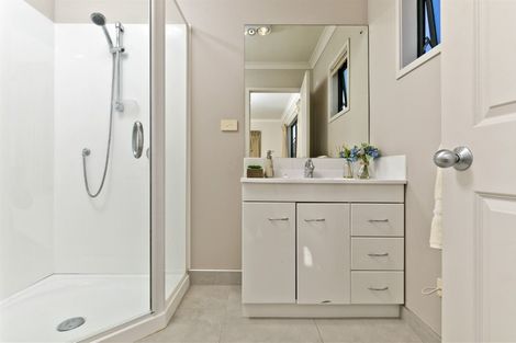 Photo of property in 14 Sapperton Drive, Henderson, Auckland, 0612