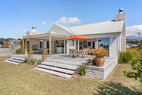 Photo of property in 132 Kiwi Road, Whangamata, 3620