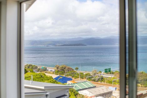 Photo of property in 5 Curnow Way, Kaiwharawhara, Wellington, 6035