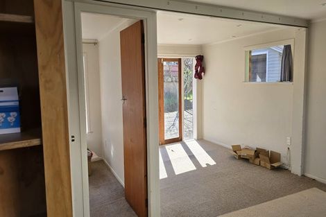 Photo of property in 27 Graham Avenue, Te Atatu Peninsula, Auckland, 0610