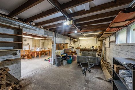 Photo of property in 8 Miles Crescent, Newlands, Wellington, 6037