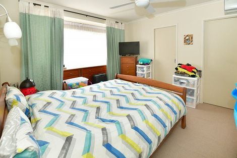 Photo of property in 1 Springtide Place, Red Beach, 0932