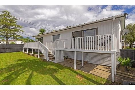 Photo of property in 1/111 Lincoln Park Avenue, Massey, Auckland, 0614