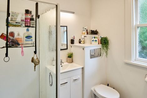 Photo of property in 24 Garden Road, Northland, Wellington, 6012