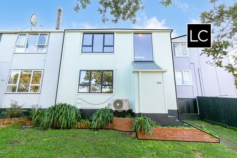 Photo of property in 118 Akaroa Drive, Maupuia, Wellington, 6022