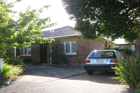 Photo of property in 2/203 Glenfield Road, Hillcrest, Auckland, 0627