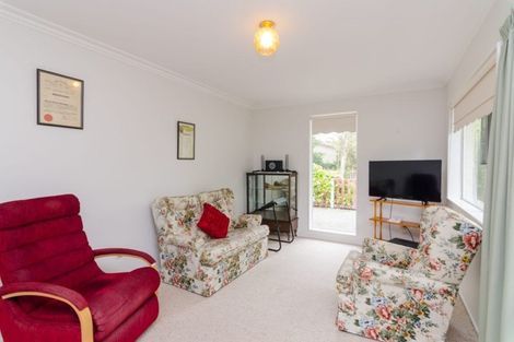 Photo of property in 15b Reading Street, Greytown, 5712