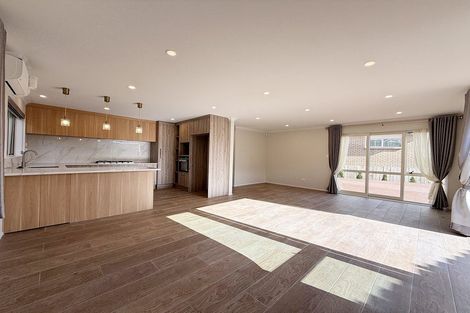 Photo of property in 7a Marco Place, Highland Park, Auckland, 2010