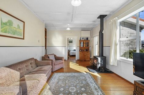 Photo of property in 1 Queens Road, Glen Avon, New Plymouth, 4312