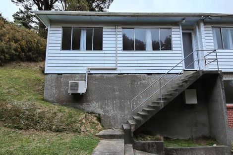 Photo of property in 3/4 Glanmire Road, Newlands, Wellington, 6037