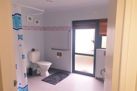Photo of property in 136 Queens Drive, Lyall Bay, Wellington, 6022