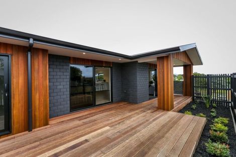 Photo of property in 4 Oliver O'leary Way, Westown, New Plymouth, 4310