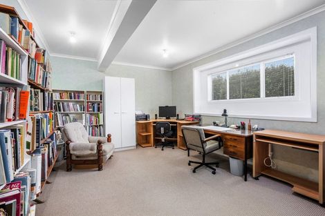 Photo of property in 129 Kahu Road, Paremata, Porirua, 5024