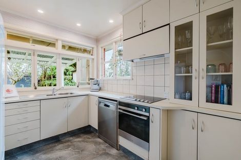 Photo of property in 16 Kensington Place, Fairfield, Hamilton, 3214