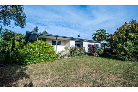 Photo of property in 72 Timaru Road, Waimate, 7924