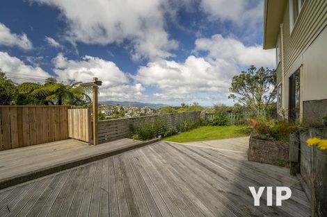 Photo of property in 16 Salford Street, Newlands, Wellington, 6037